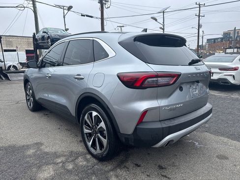 Used 2023 Ford Escape Platinum image 4