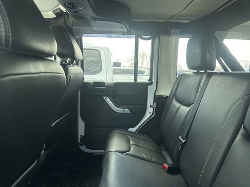 Used 2015 Jeep Wrangler Unlimited Sahara image 19