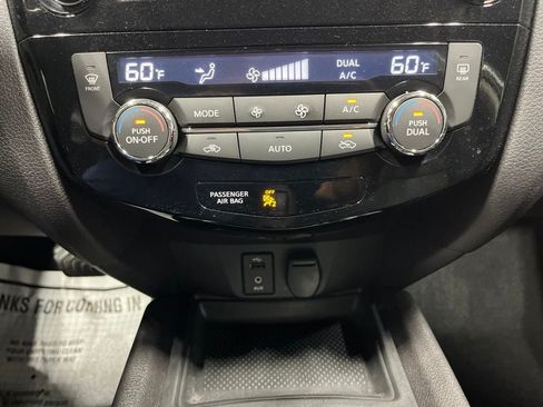 Used 2015 Nissan Rogue SV w/ SV Premium Package AWD/4WD image 27