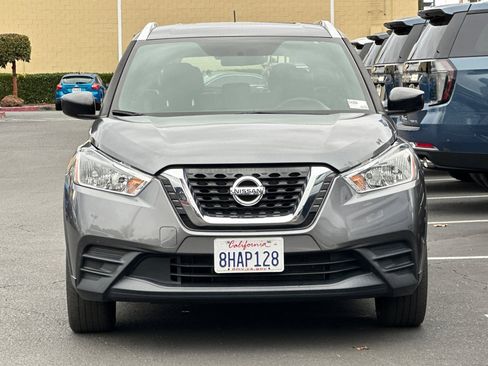 Used 2018 Nissan Kicks S image 9