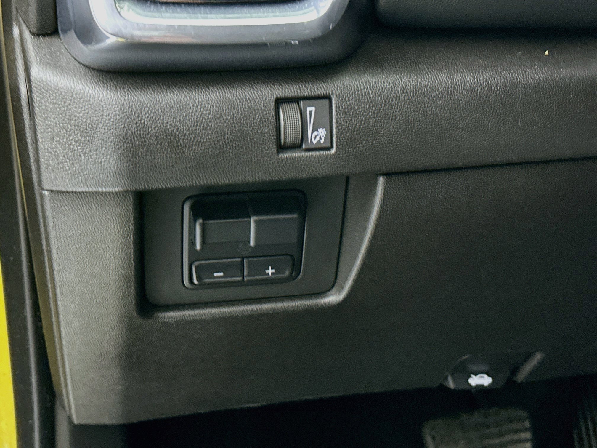Used 2024 GMC Canyon Elevation w/ Convenience Package AWD/4WD image 17