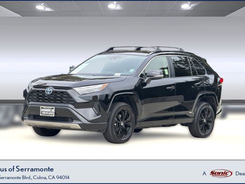 Used 2022 Toyota RAV4 SE AWD/4WD image 1