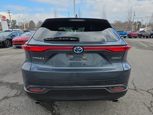 Certified 2022 Toyota Venza LE image 5