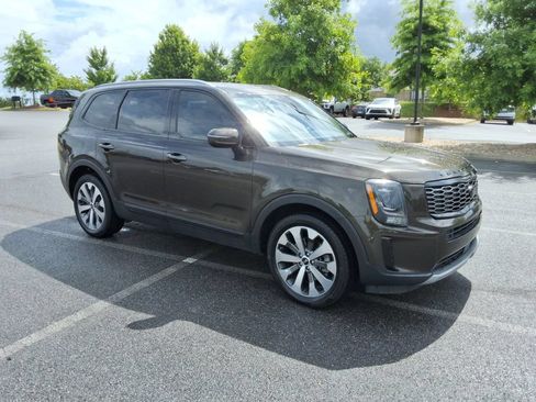 Used 2020 Kia Telluride S FWD image 3