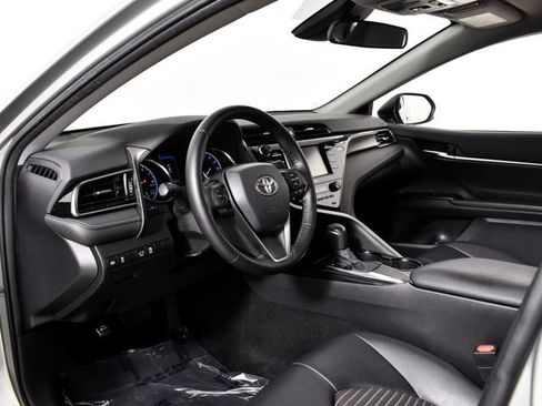 Used 2020 Toyota Camry SE FWD image 18