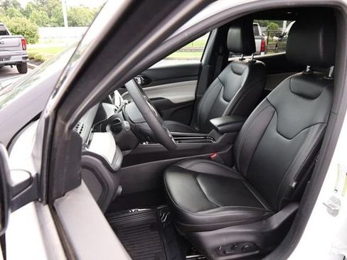 Used 2025 Jeep Compass Limited AWD/4WD image 8