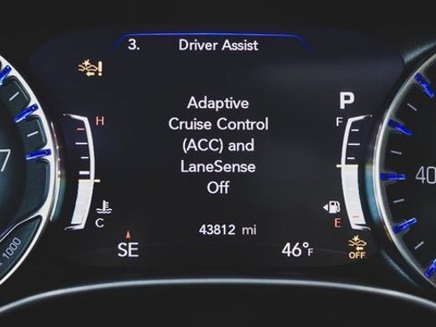 Used 2020 Chrysler Pacifica Limited image 8