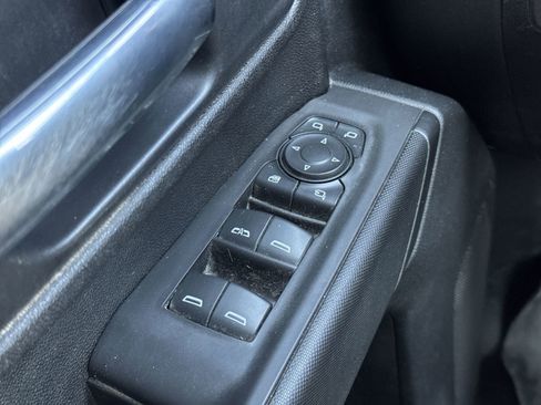 Used 2021 Chevrolet Silverado 2500 Custom w/ Custom Value Package image 15