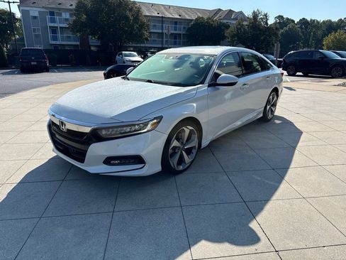Used 2018 Honda Accord Touring image 3
