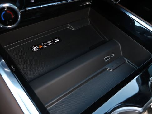 Certified 2025 Chevrolet Suburban High Country image 24