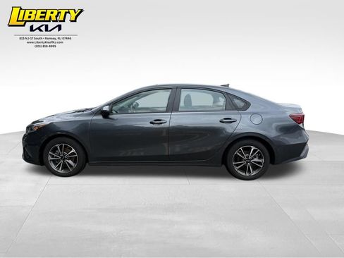 Used 2023 Kia Forte LXS FWD image 4