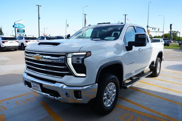 Used 2024 Chevrolet Silverado 2500 LTZ AWD/4WD image 29