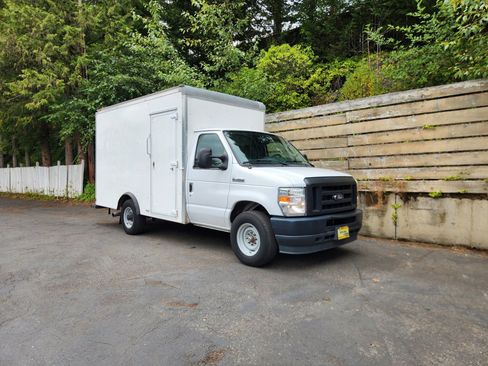 Used 2022 Ford E-350 and Econoline 350 Super Duty w/ Power Windows & Locks Group RWD image 7