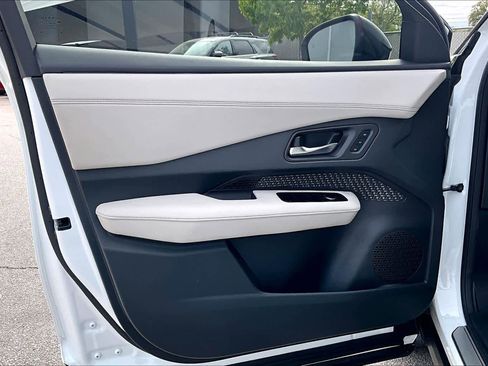 Used 2024 Nissan Ariya AWD image 21