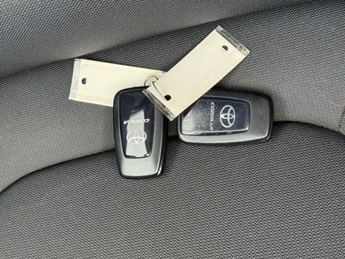 Used 2022 Toyota Corolla LE w/ LE Convenience Package image 30