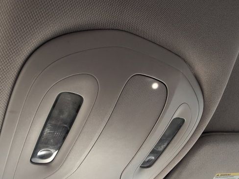 Used 2021 Chrysler Voyager L image 22