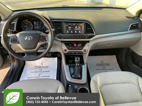 Used 2017 Hyundai Elantra SE image 12