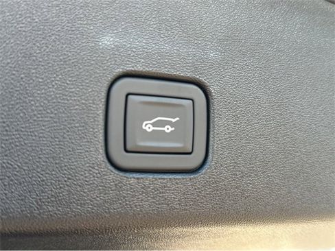 New 2026 Cadillac Optiq Luxury 2 image 32