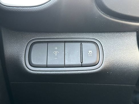 Used 2025 Hyundai Venue SEL FWD image 19
