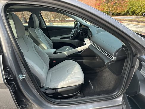 Used 2024 Hyundai Elantra Limited image 23