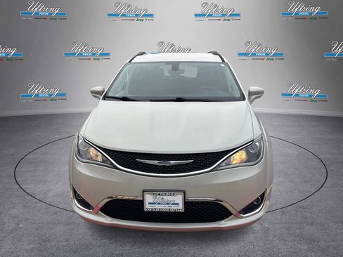 Used 2017 Chrysler Pacifica Touring-L image 8