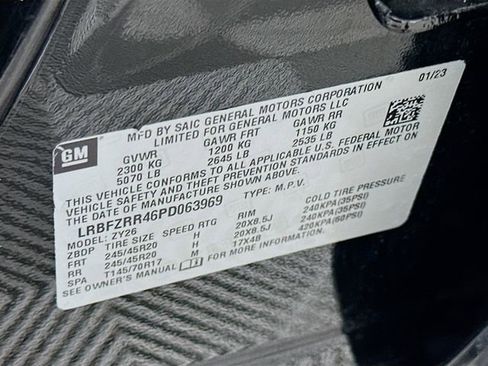 Used 2023 Buick Envision Avenir image 32