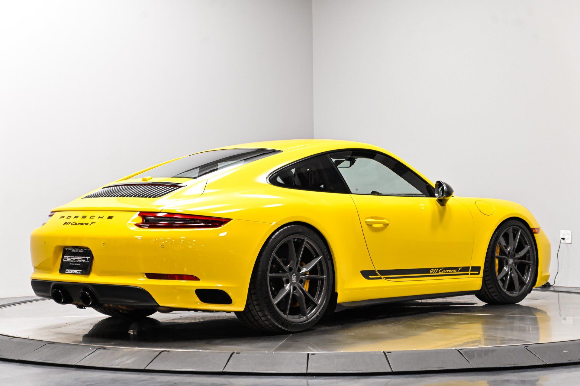 Used 2018 Porsche 911 Carrera T RWD image 13