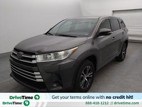 Used 2017 Toyota Highlander LE image 1