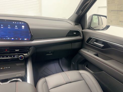 New 2026 Chevrolet Suburban RST image 29