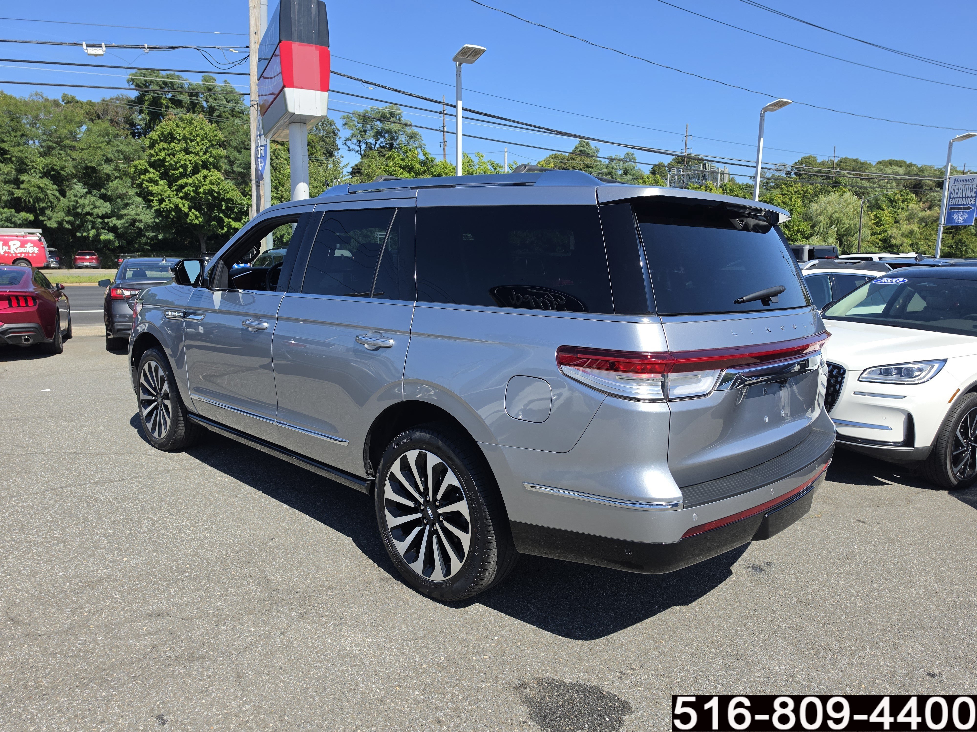 Used 2023 Lincoln Navigator Reserve AWD/4WD image 7