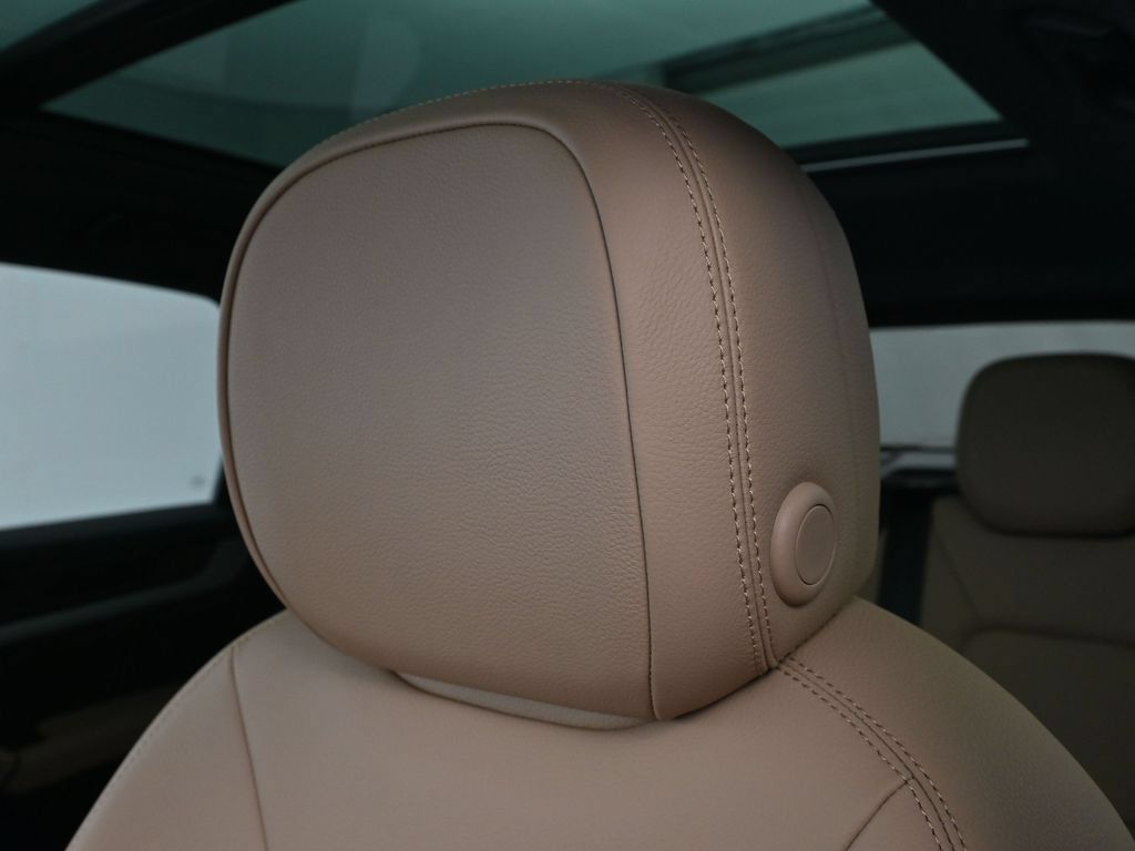 Certified 2026 Porsche Cayenne AWD/4WD image 19