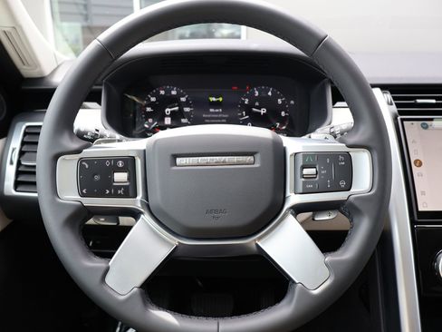 Certified 2025 Land Rover Discovery S AWD/4WD image 15