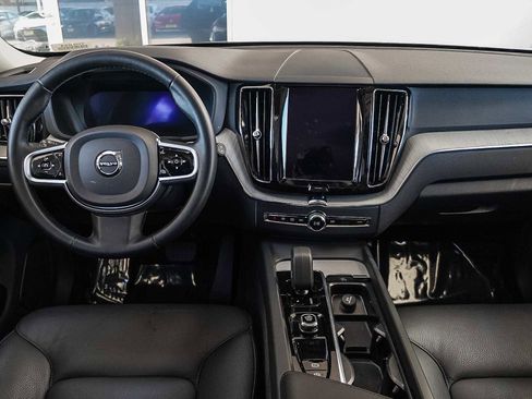 Used 2025 Volvo XC60 B5 Plus image 12