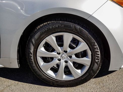 Used 2021 Toyota Corolla LE w/ Carpet Mat Package (TMS) image 9