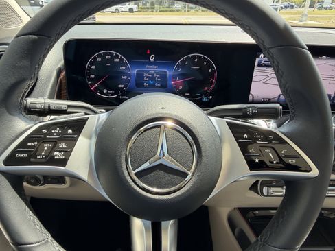 Used 2025 Mercedes-Benz GLB 250 image 31