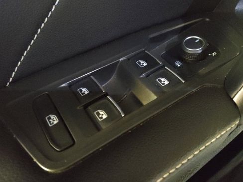 Used 2024 Volkswagen Tiguan SE FWD image 27