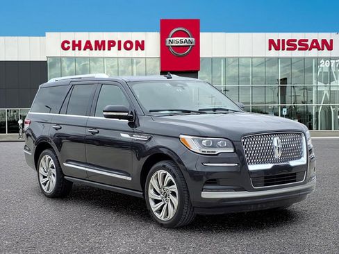 Used 2023 Lincoln Navigator Reserve image 1