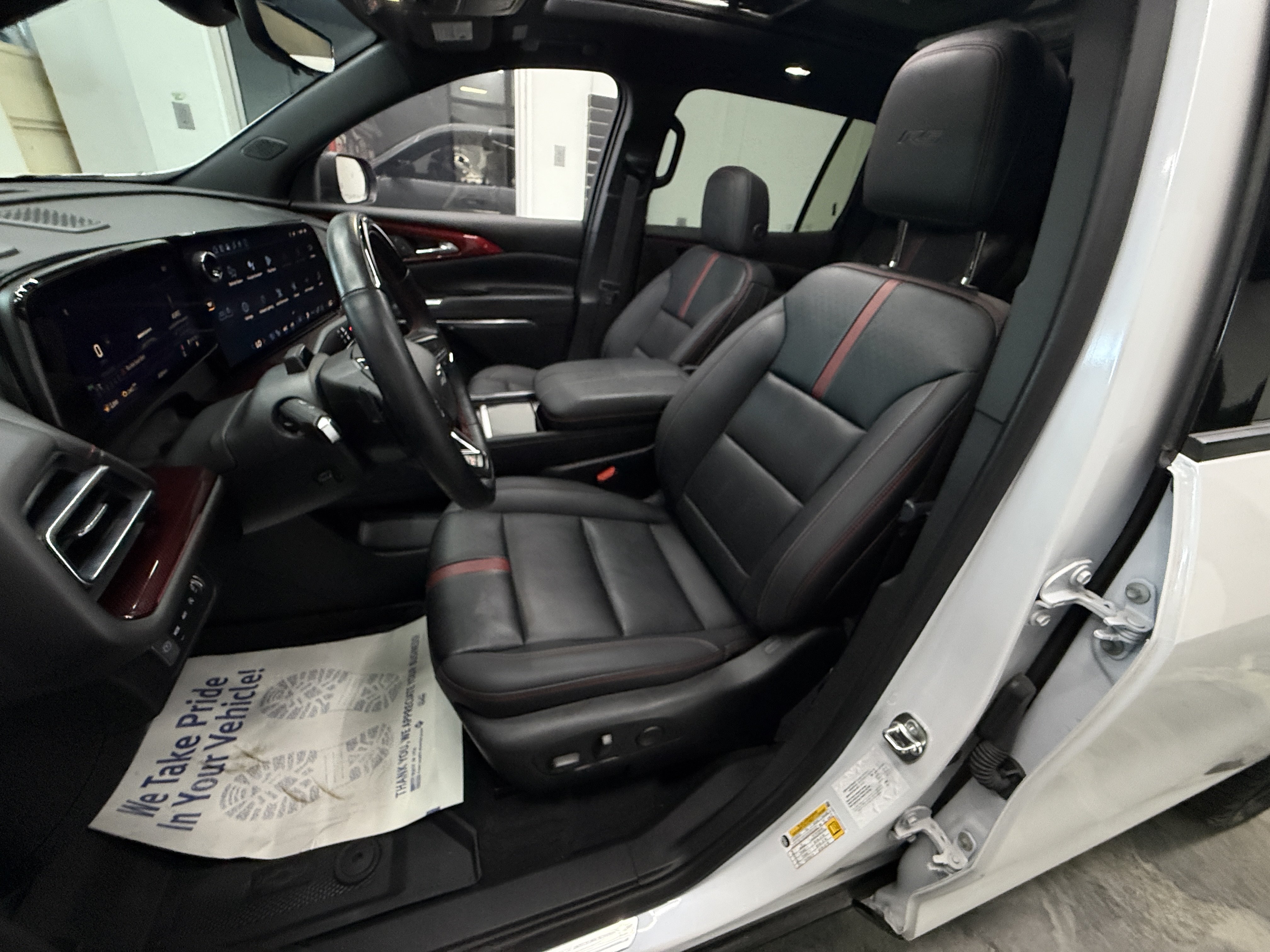 Used 2024 Chevrolet Traverse RS AWD/4WD image 11