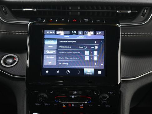 Used 2023 Jeep Grand Cherokee L Laredo image 15