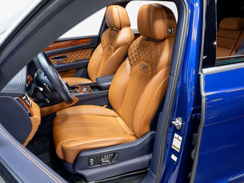 Used 2021 Bentley Bentayga w/ First Edition Specification AWD/4WD image 12