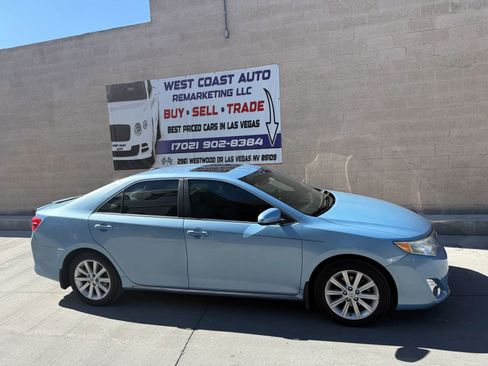 Used 2014 Toyota Camry XLE w/ Leather Package FWD image 3