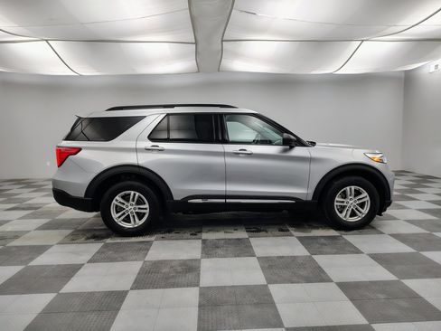 Used 2023 Ford Explorer XLT w/ Equipment Group 202A image 11