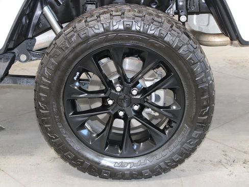 Used 2023 Jeep Gladiator Overland image 19