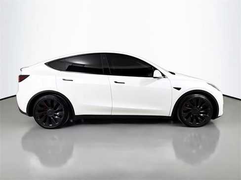 Used 2022 Tesla Model Y Performance image 4