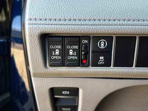 Used 2022 Honda Odyssey EX image 11