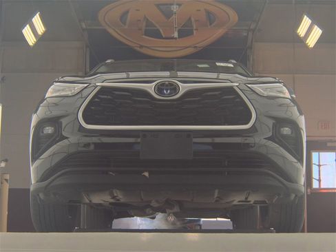 Used 2022 Toyota Highlander XLE image 4