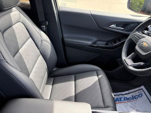 New 2026 Chevrolet Equinox LT w/ Convenience Package II FWD image 31