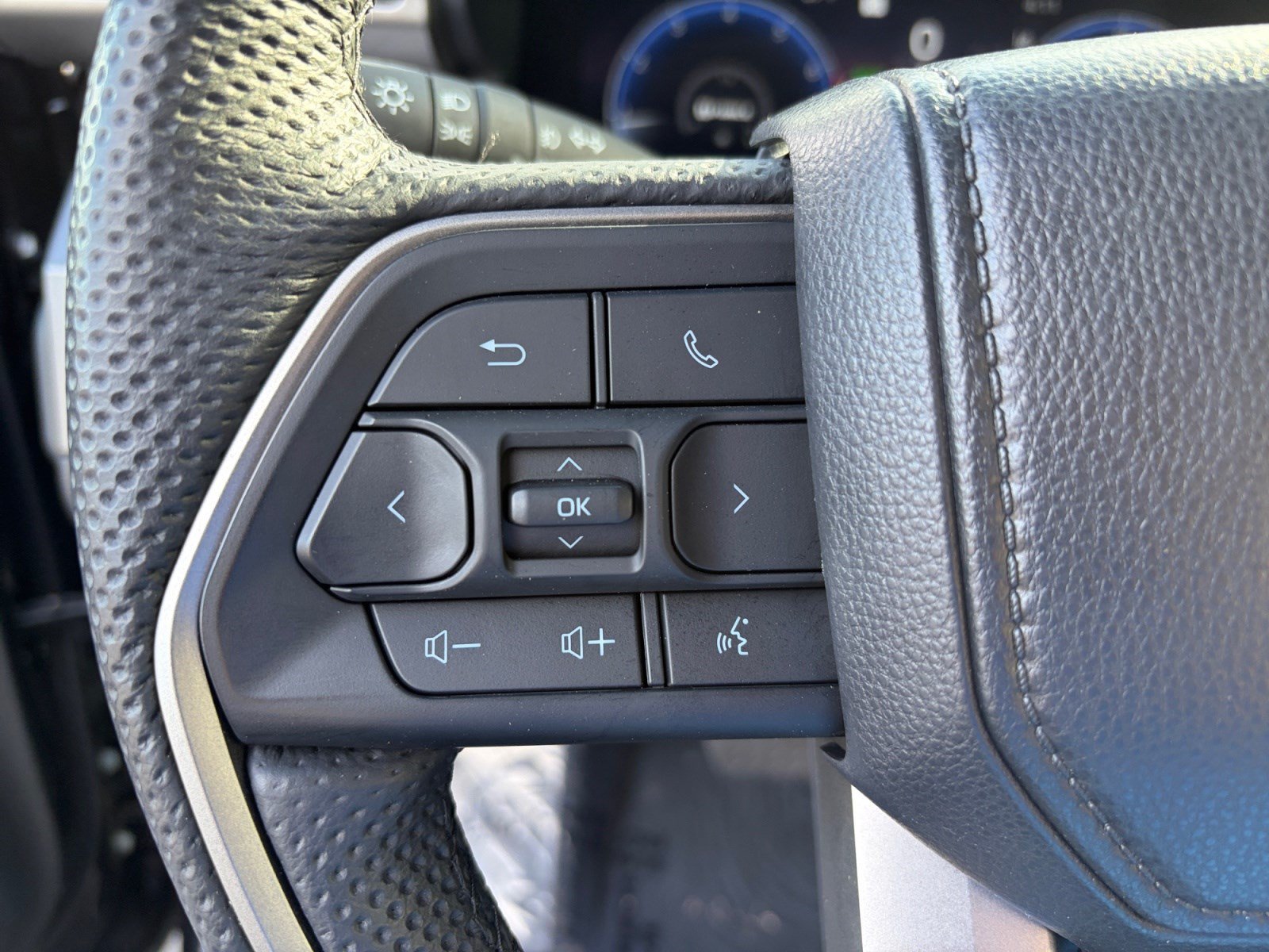 Used 2024 Toyota Tacoma SR5 AWD/4WD image 14