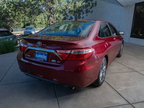 Used 2015 Toyota Camry SE FWD image 6