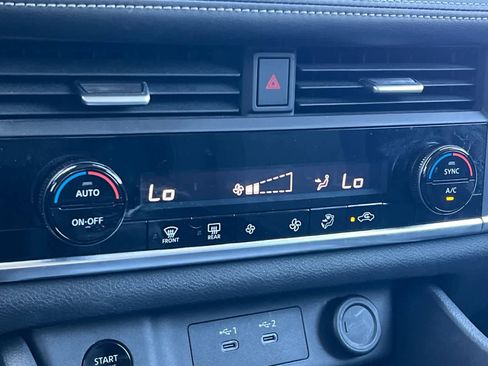 Used 2024 Nissan Rogue SV image 22